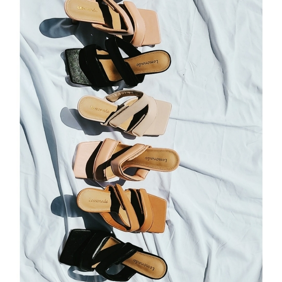 🚨The Nude Collection// Black heel Sandal - Picture 2 of 5